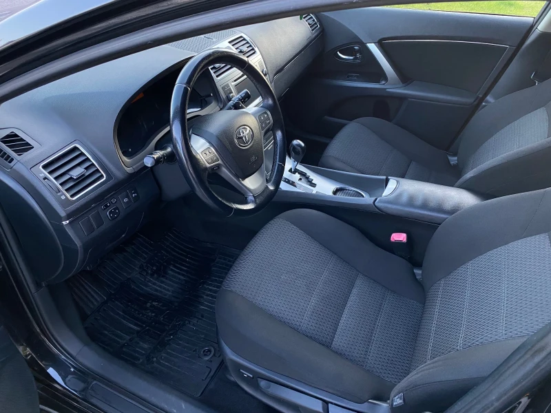 Toyota Avensis, снимка 12 - Автомобили и джипове - 52697887