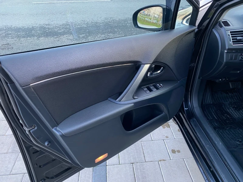 Toyota Avensis, снимка 11 - Автомобили и джипове - 52697887