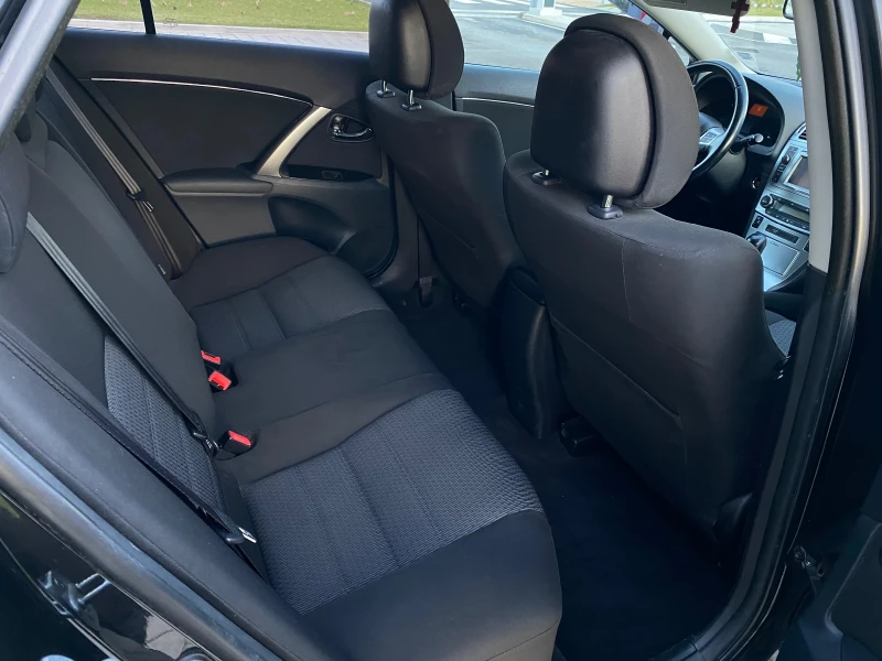 Toyota Avensis, снимка 9 - Автомобили и джипове - 52697887