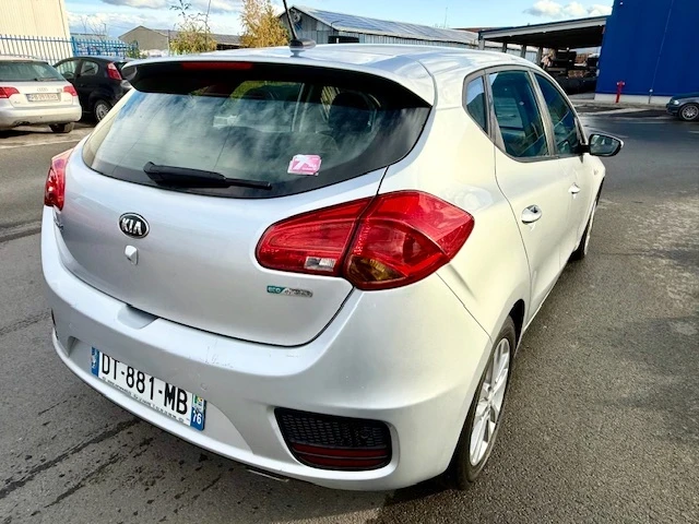Kia Ceed 1.6CRDI-135кс-FACELIFT-НАВИГАЦИЯ-EURO6 - изображение 3