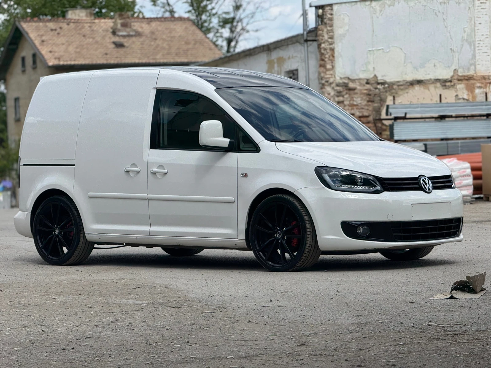 VW Caddy 1.6 TDI * DSG *  - изображение 6