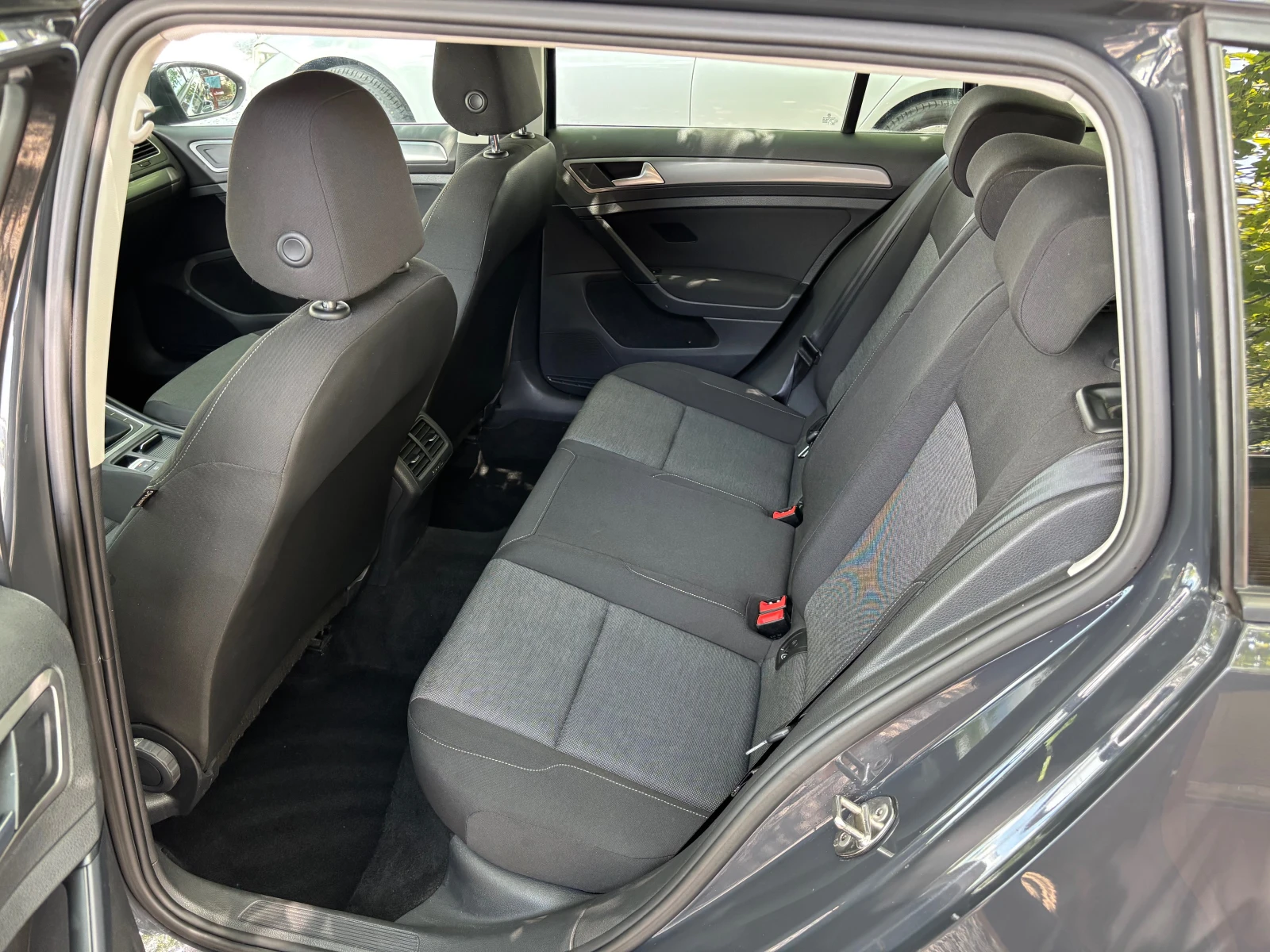 VW Golf 1.6TDI - изображение 9