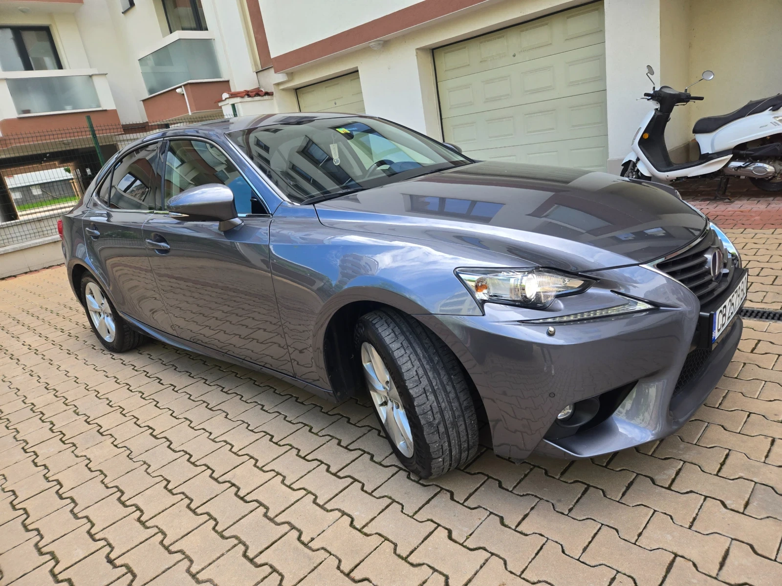 Lexus IS 300 ? Lexus IS300h Hybrid   , снимка 15 - Автомобили и джипове - 53896836