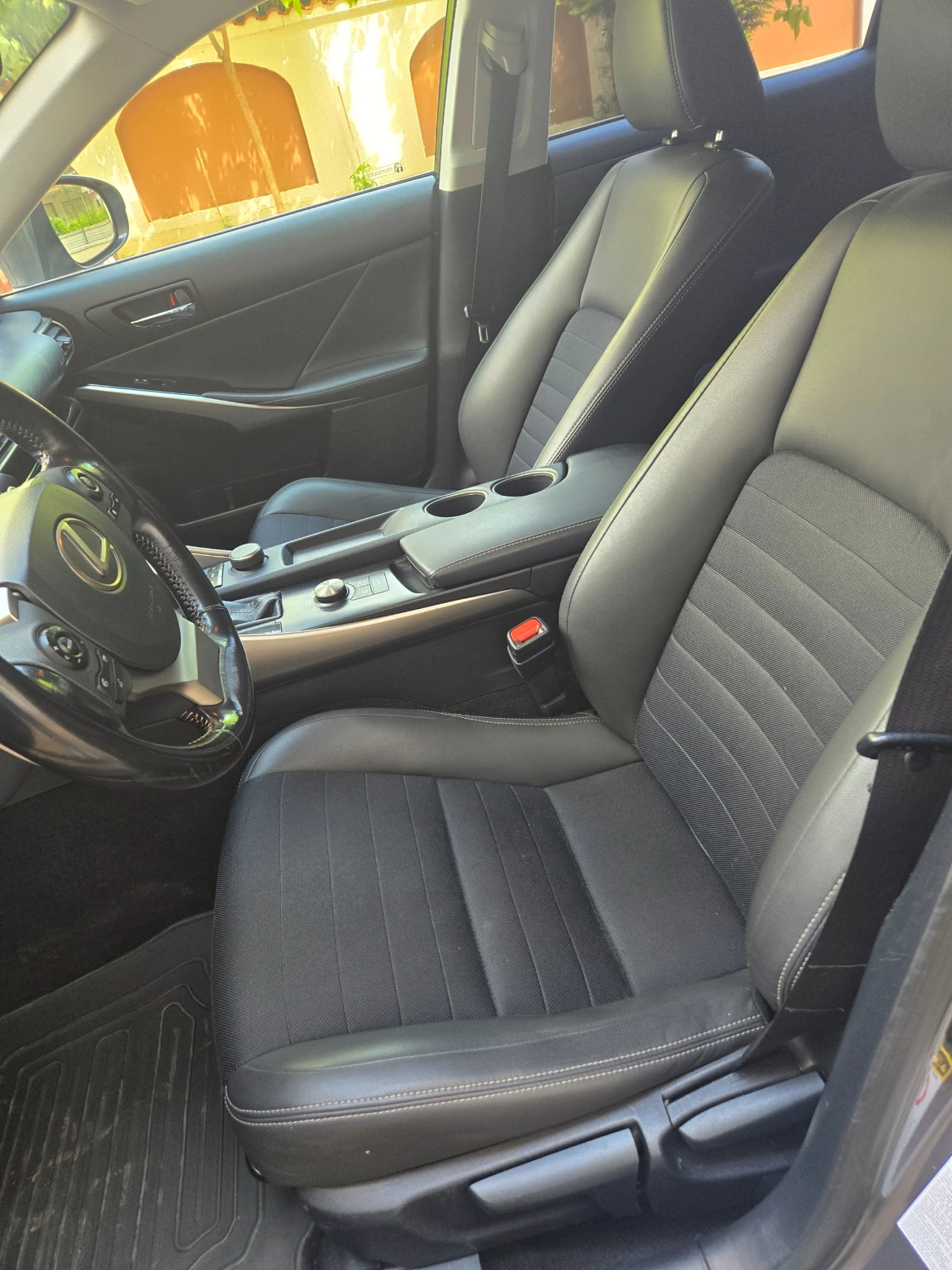 Lexus IS 300 ? Lexus IS300h Hybrid   , снимка 10 - Автомобили и джипове - 53896836