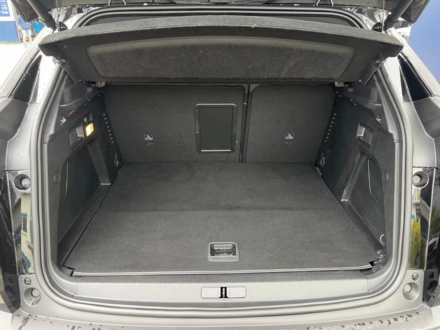 Peugeot 3008 PHEV/299HP/GT/PANO/180CAM/MASSAGE/LED/KLESS/338z, снимка 8 - Автомобили и джипове - 54327212
