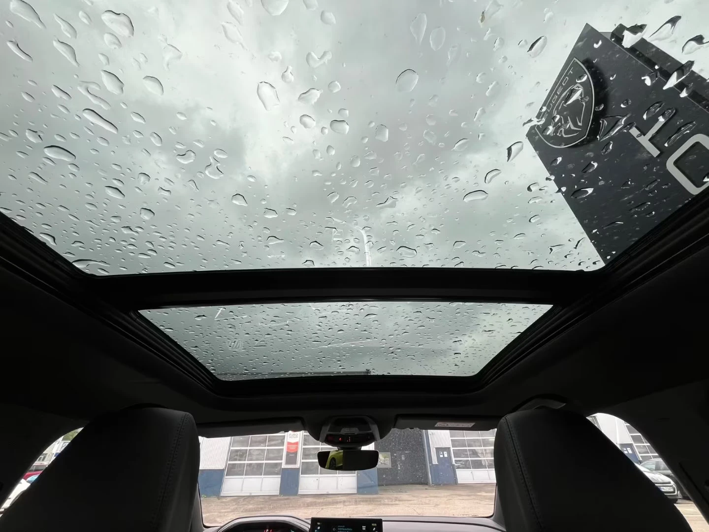 Peugeot 3008 PHEV/299HP/GT/PANO/180CAM/MASSAGE/LED/KLESS/338z, снимка 14 - Автомобили и джипове - 54327212