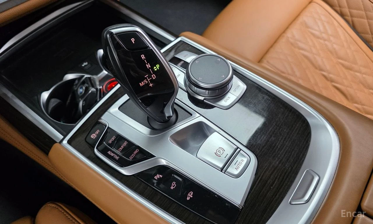 BMW 740 XDRIVE* LASER* 3TV* ОБДУХВАНЕ* ДИСТРОНИК* МАСАЖ* , снимка 11 - Автомобили и джипове - 55362416