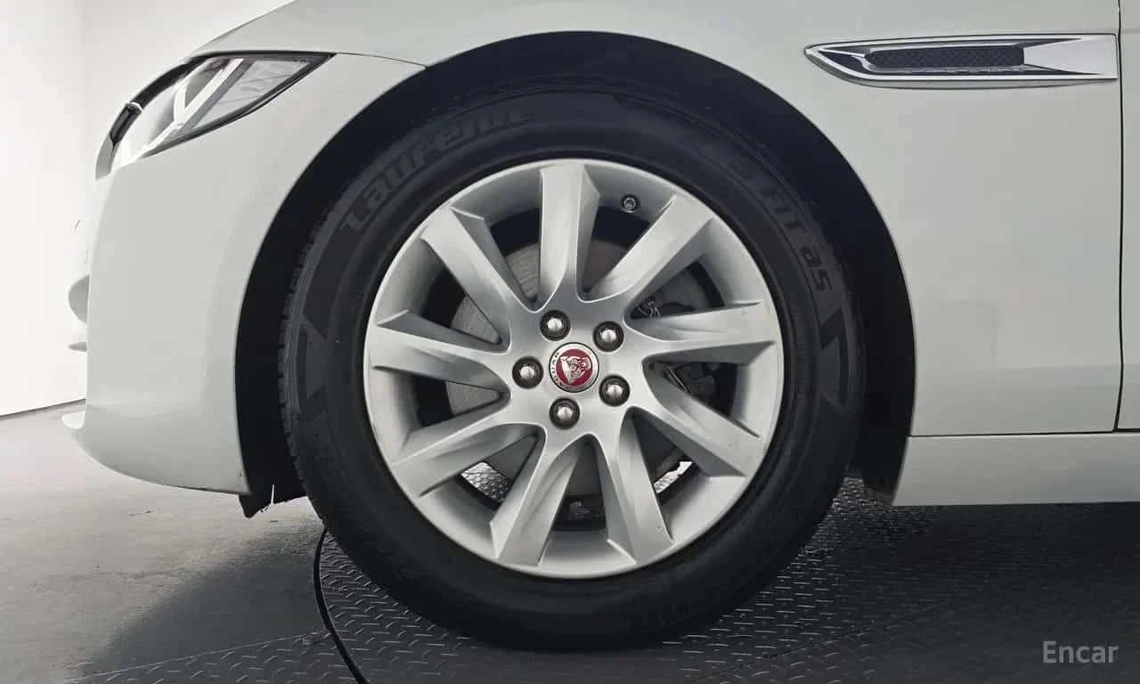 Jaguar XE * 20d Prestige * ЦЕНА ДО БГ, снимка 16 - Автомобили и джипове - 55606890