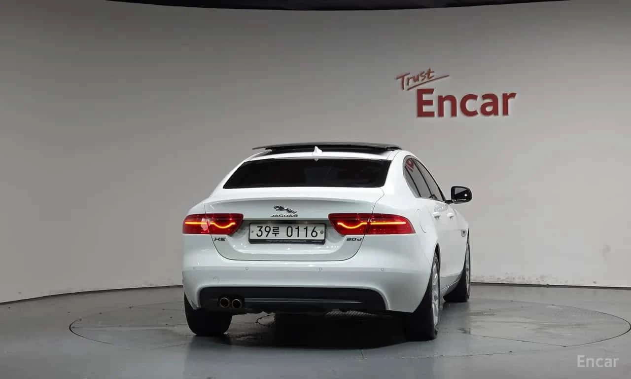 Jaguar XE * 20d Prestige * ЦЕНА ДО БГ, снимка 4 - Автомобили и джипове - 55606890