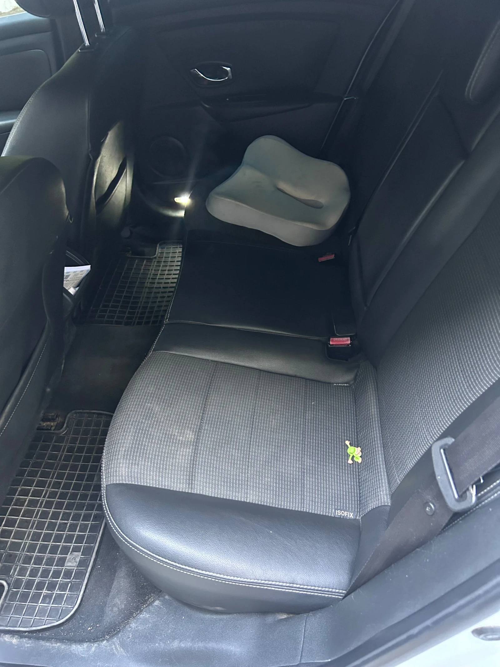 Renault Megane 1.5, снимка 9 - Автомобили и джипове - 56019403
