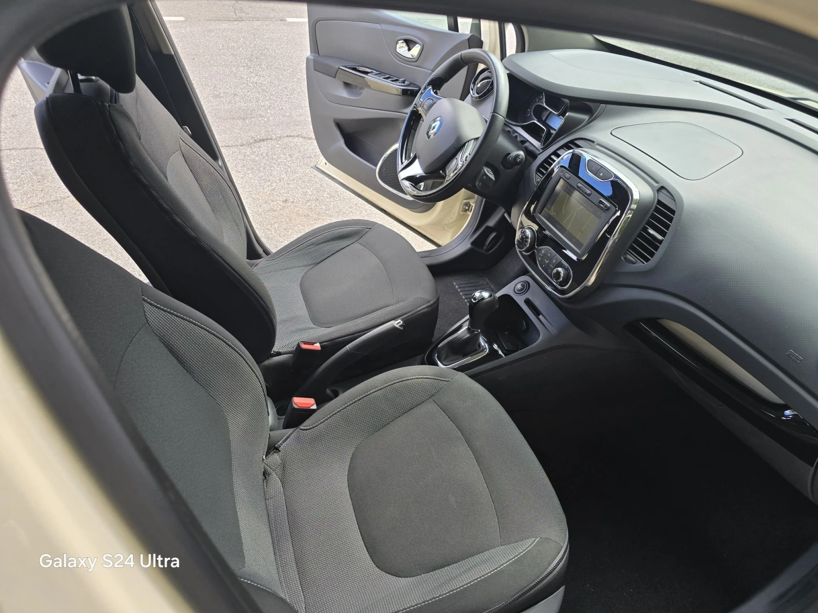 Renault Captur 1.2TCe 33400км, снимка 10 - Автомобили и джипове - 56123546