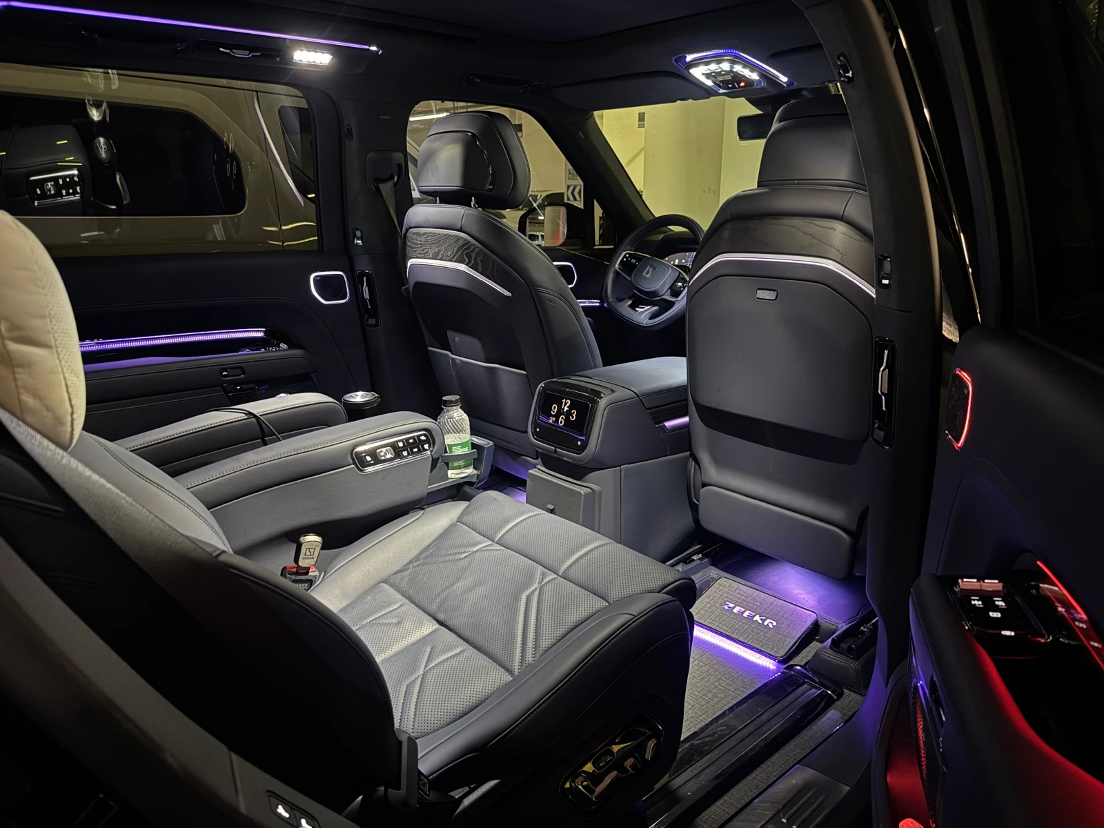 Zeekr 9X | 70 kWh | AWD 4X4 | 898 �.�. | Mobile.bg � ����������� 6
