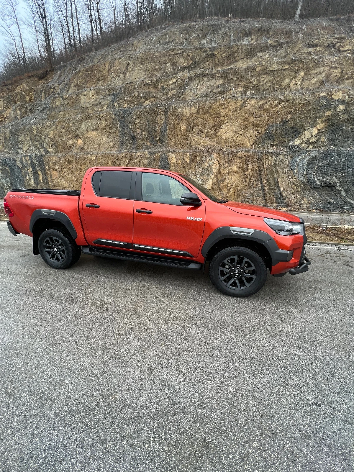 Toyota Hilux Hilux INVINCIBLE/JBL/2.8 с ДДС - изображение 3