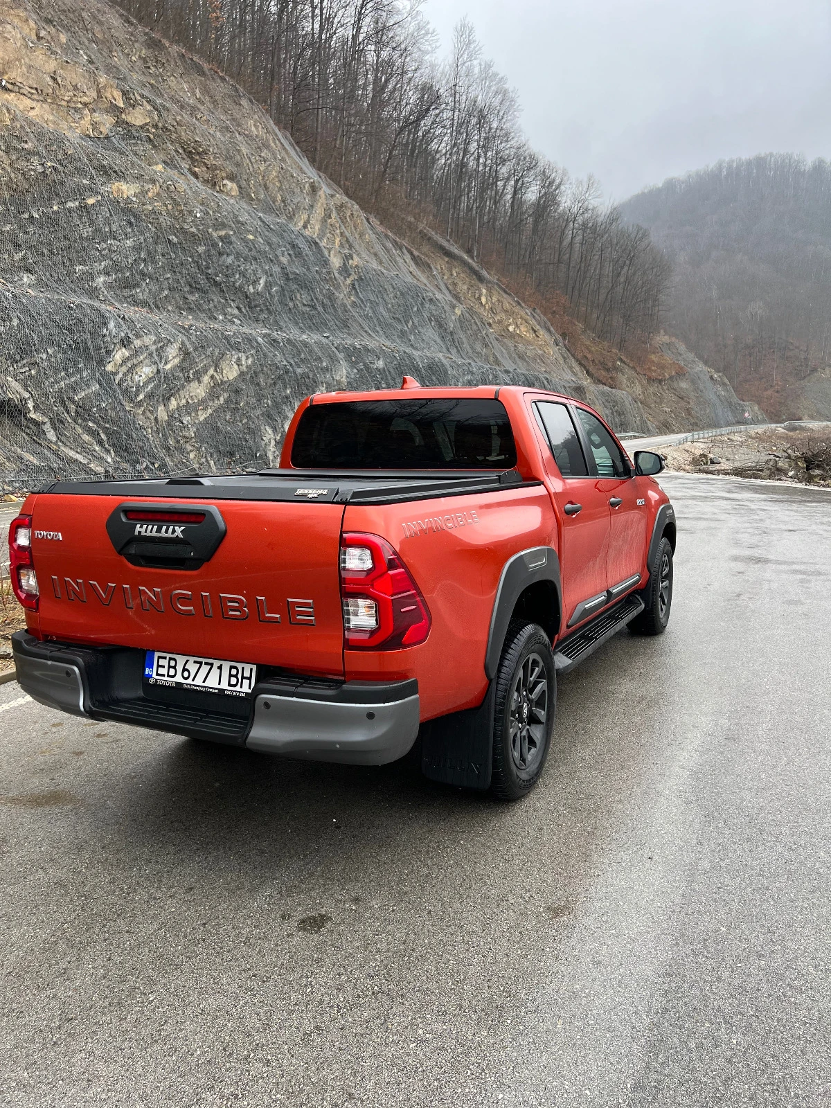 Toyota Hilux Hilux INVINCIBLE/JBL/2.8 с ДДС - изображение 4