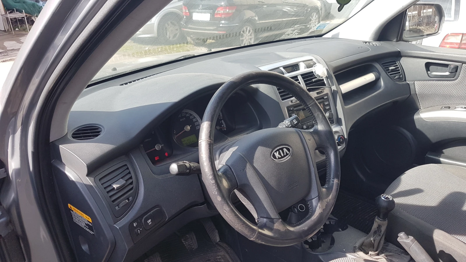 Kia Sportage 2.0i GAZ, снимка 6 - Автомобили и джипове - 53783016