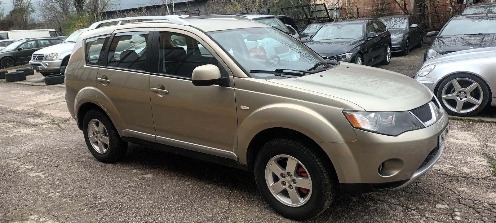 Mitsubishi Outlander 2000tdi 4x4, снимка 2 - Автомобили и джипове - 54706103