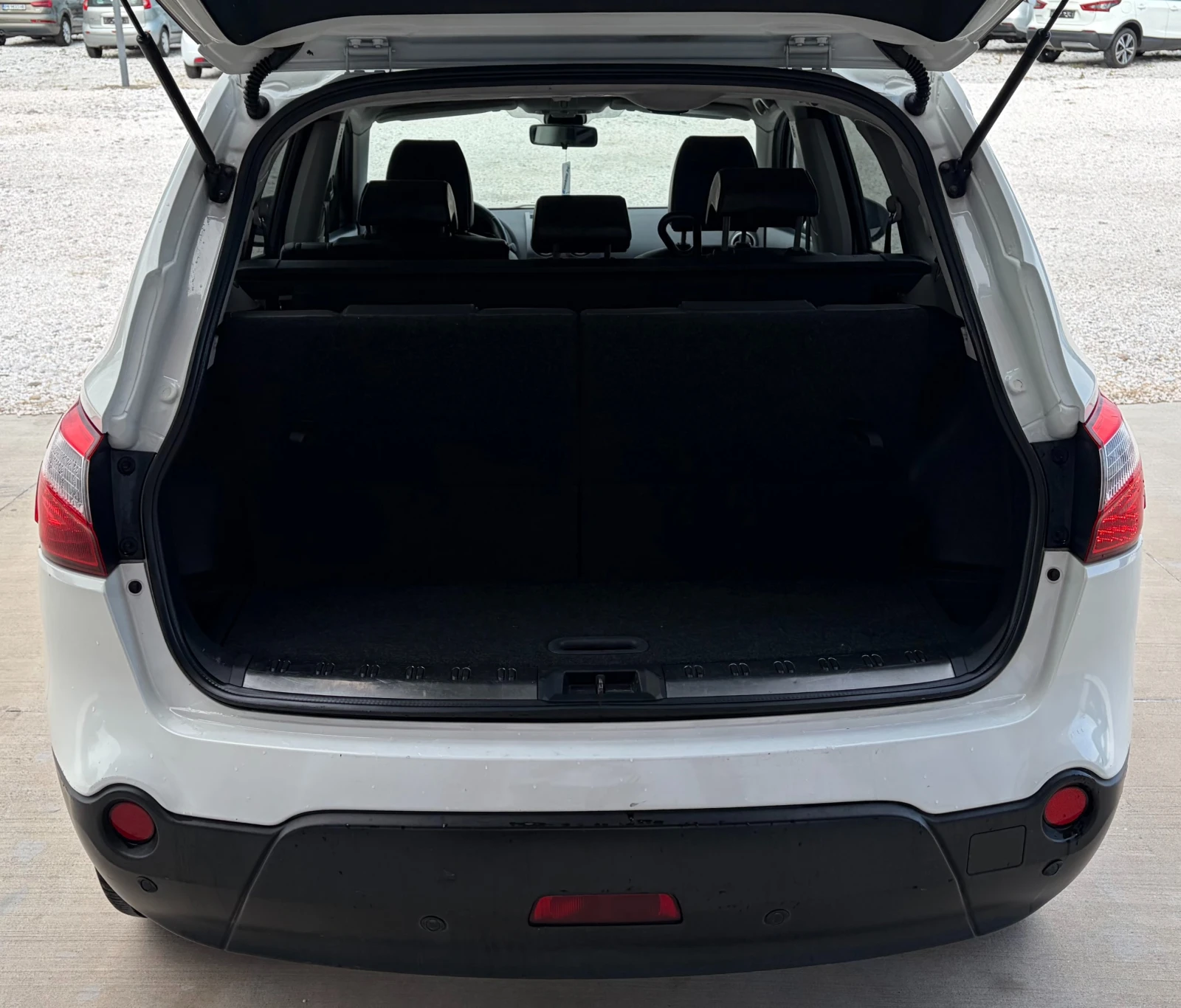 Nissan Qashqai 2.0dCi 4x4 , снимка 11 - Автомобили и джипове - 54939939