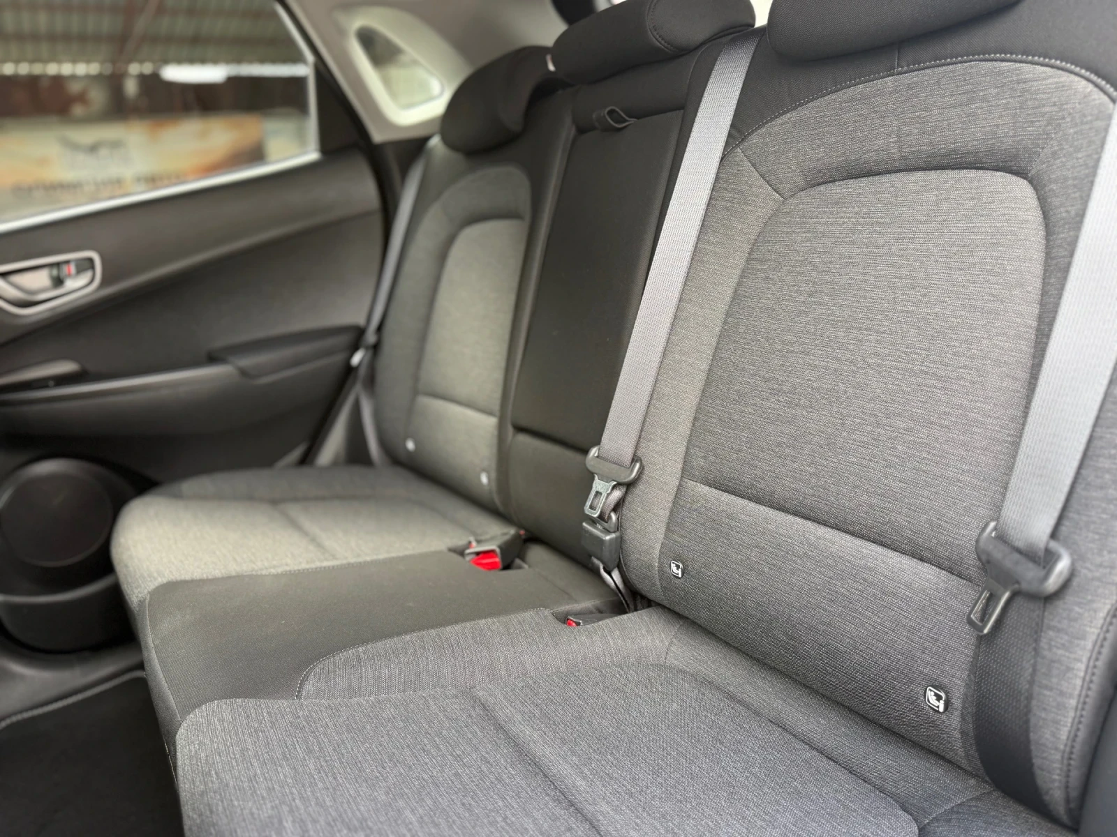 Hyundai Kona 64kWh 204hp. ТЕРМОПОМПА SOH98.8%, снимка 10 - Автомобили и джипове - 54946789