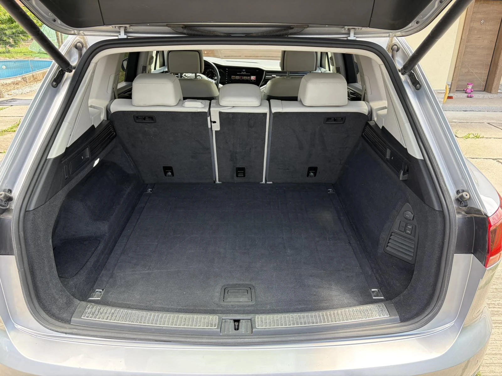 VW Touareg 3.0 TDI V6, снимка 11 - Автомобили и джипове - 55238488