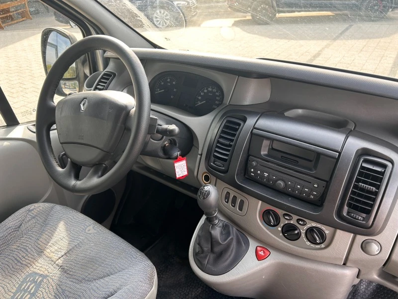 Renault Trafic 1.9dCI 6-местен Клима , снимка 8 - Бусове и автобуси - 42341142