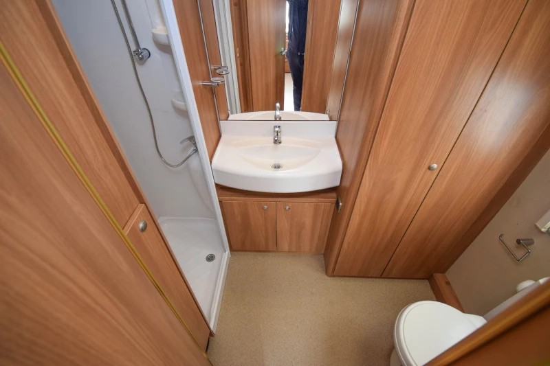 Каравана Sprite Cruzer 460SR, снимка 13 - Каравани и кемпери - 53407809