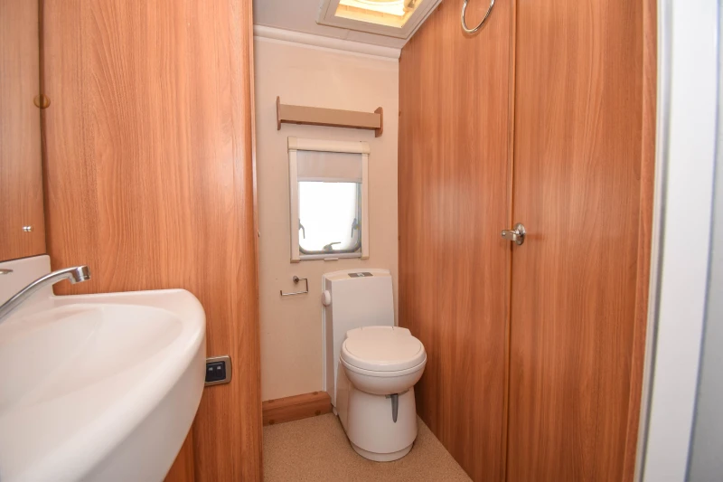 Каравана Sprite Cruzer 460SR, снимка 17 - Каравани и кемпери - 53407809