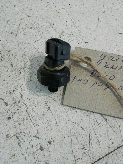 Датчик климатик на радиатор Мерцедес Вито (пресостат)