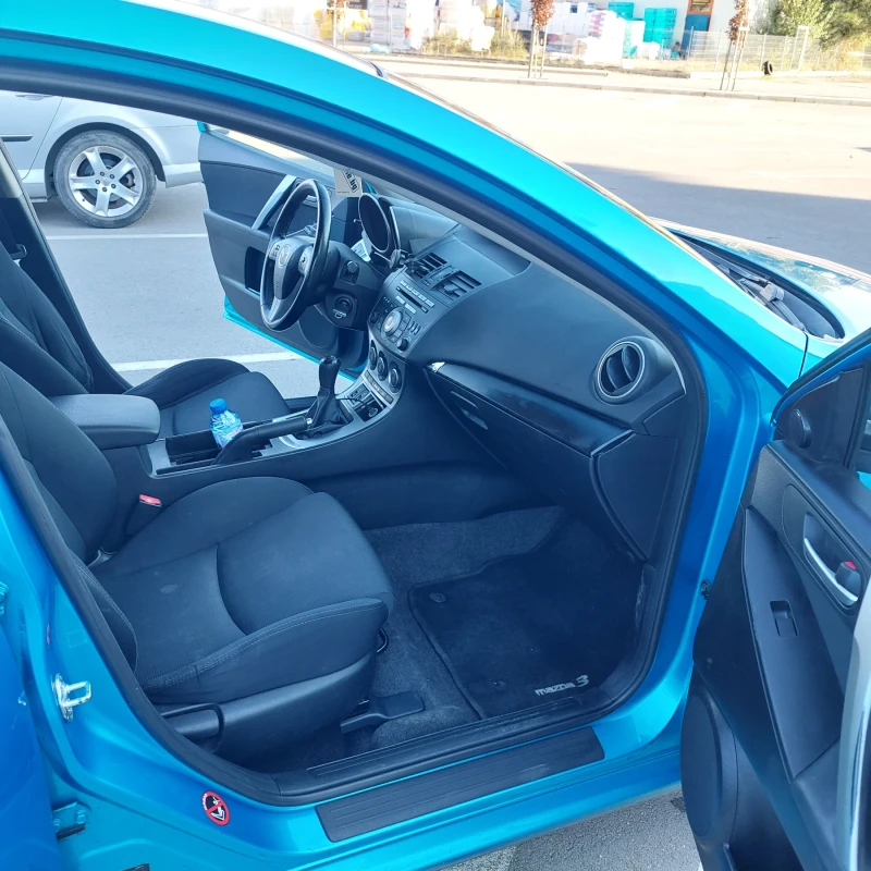 Mazda 3 1.6, снимка 8 - Автомобили и джипове - 47497455