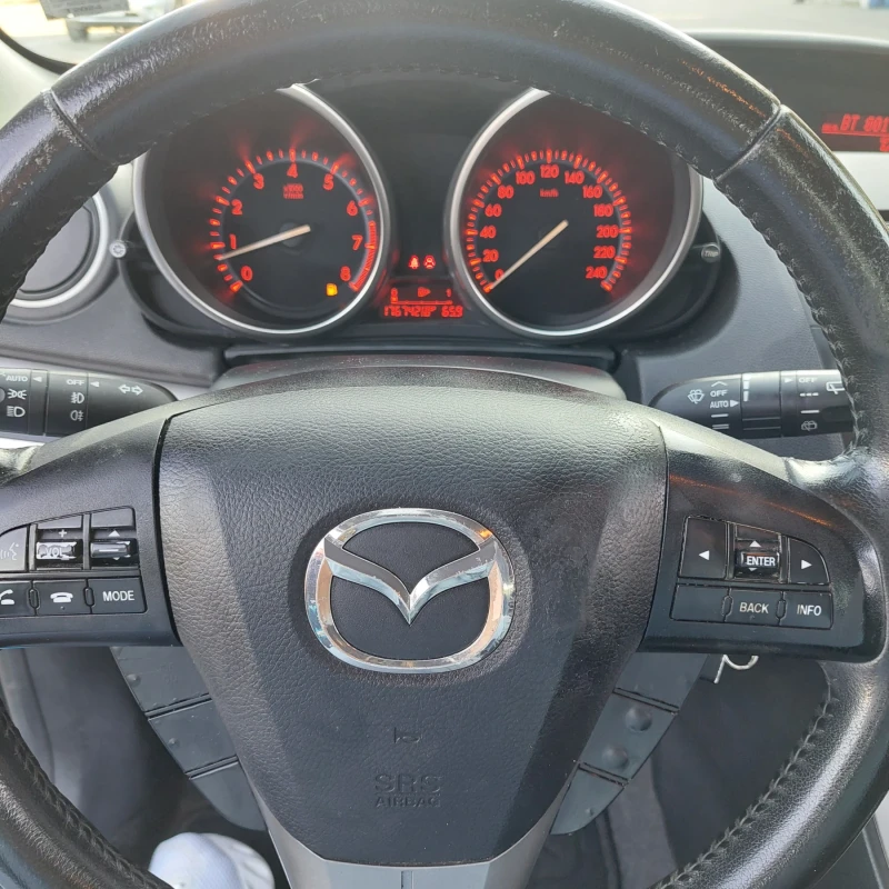 Mazda 3 1.6, снимка 13 - Автомобили и джипове - 47497455