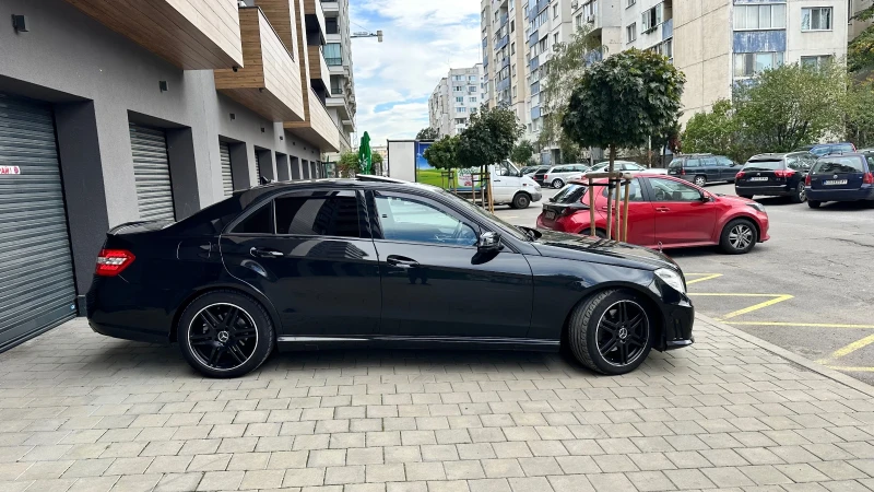 Mercedes-Benz E 350 3.5* 4MATIC* //AMG, снимка 4 - Автомобили и джипове - 47535832