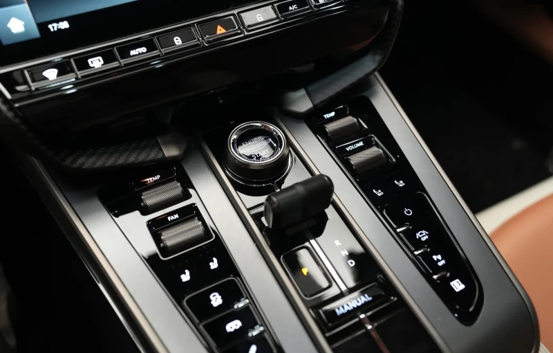 Aston Martin Vanquish III 5.2 V12, снимка 16 - Автомобили и джипове - 50771145