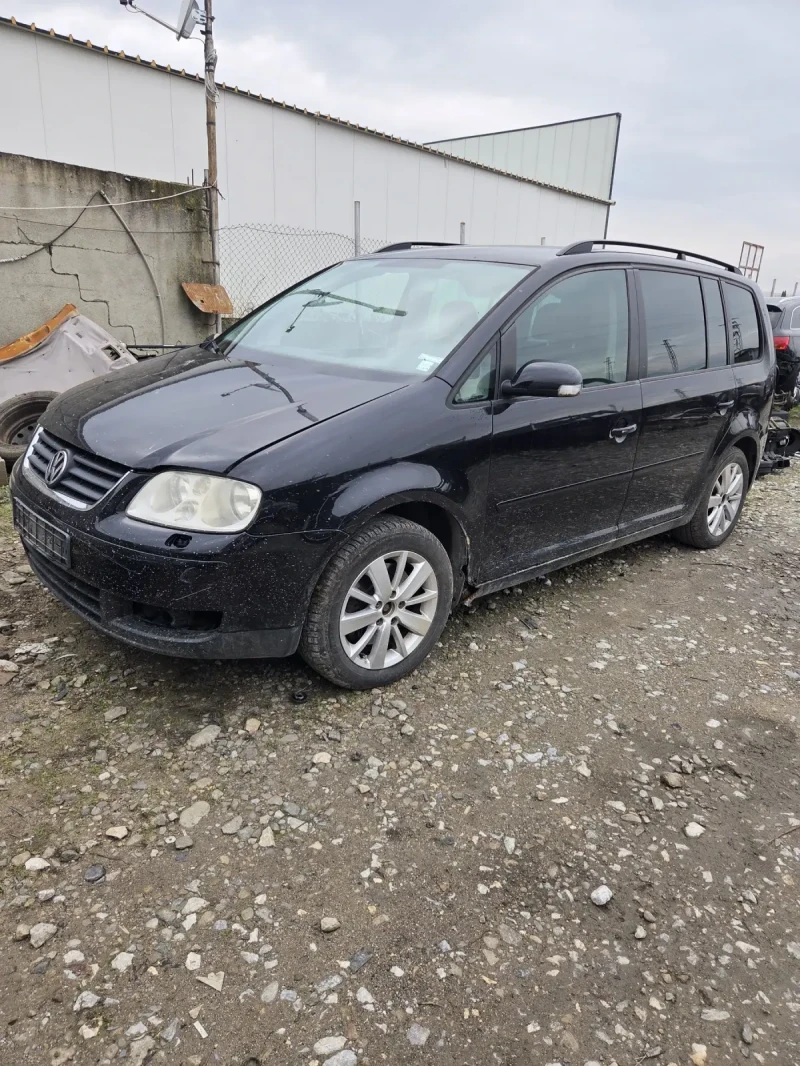 VW Touran, снимка 2 - Автомобили и джипове - 52652768
