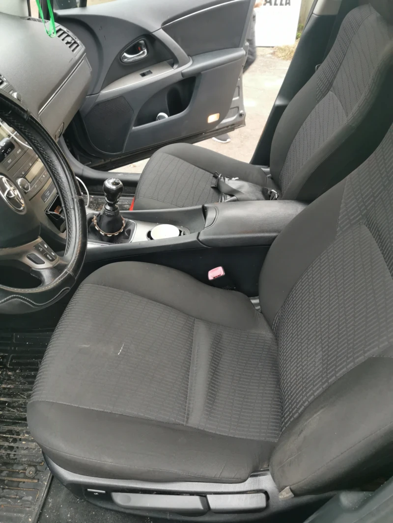 Toyota Avensis 2.0D4D, снимка 11 - Автомобили и джипове - 52682061