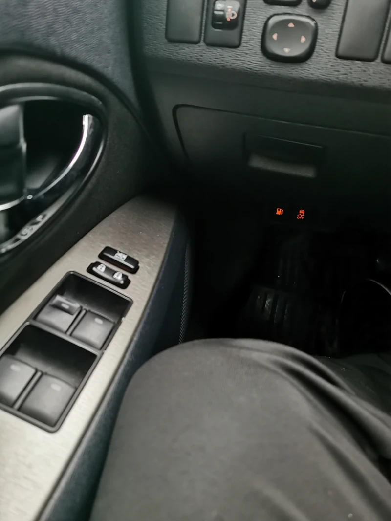 Toyota Avensis 2.0D4D, снимка 13 - Автомобили и джипове - 52682061