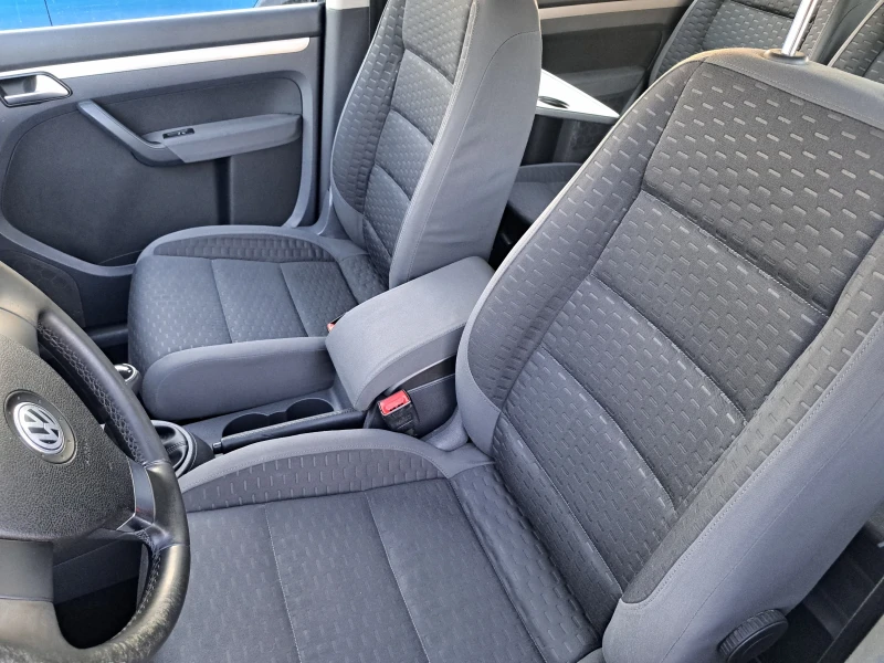 VW Touran 1.9тди/7Места, снимка 11 - Автомобили и джипове - 52854106