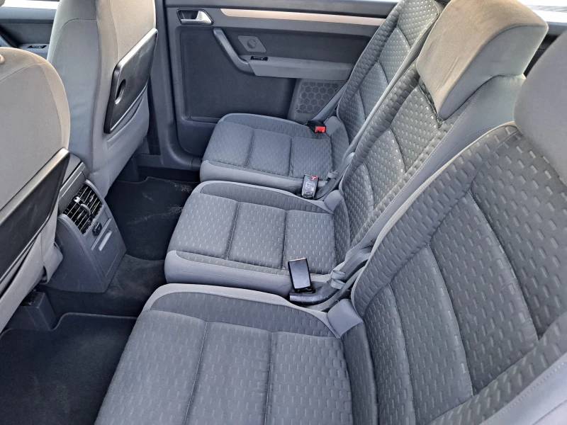 VW Touran 1.9тди/7Места, снимка 7 - Автомобили и джипове - 52854106