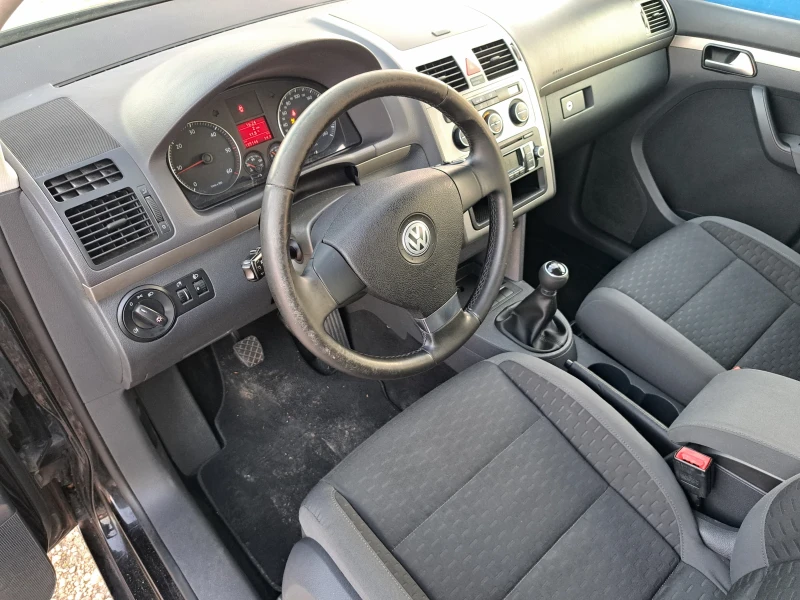 VW Touran 1.9тди/7Места, снимка 10 - Автомобили и джипове - 52854106