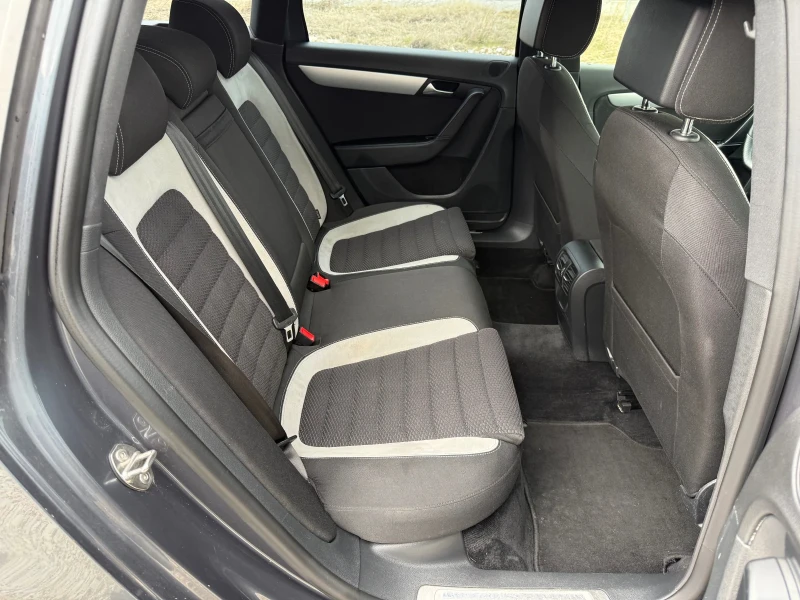 VW Passat 2.0 TDI 177к.с R LINE / LED / AVTOMAT / NAVI , снимка 13 - Автомобили и джипове - 53573349