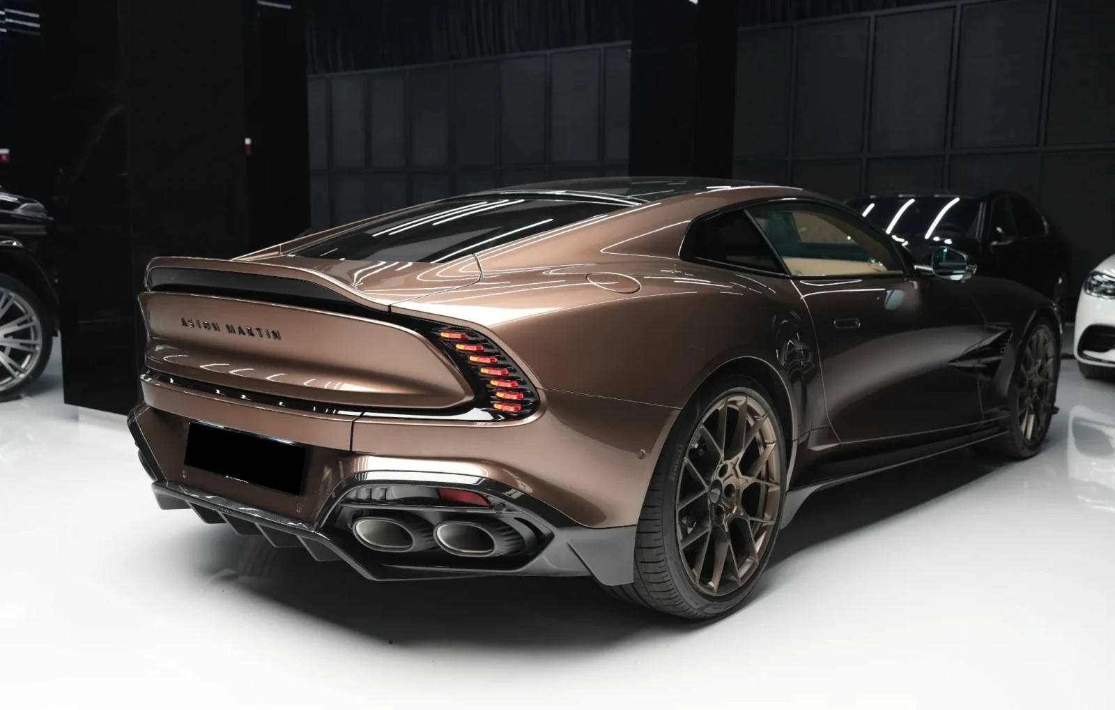 Aston Martin Vanquish III 5.2 V12 - изображение 9