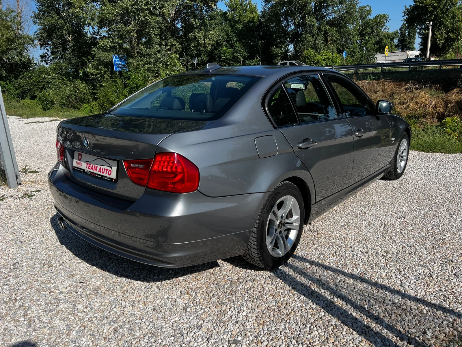 BMW 325  3.0i X-Drive SWISS - изображение 6