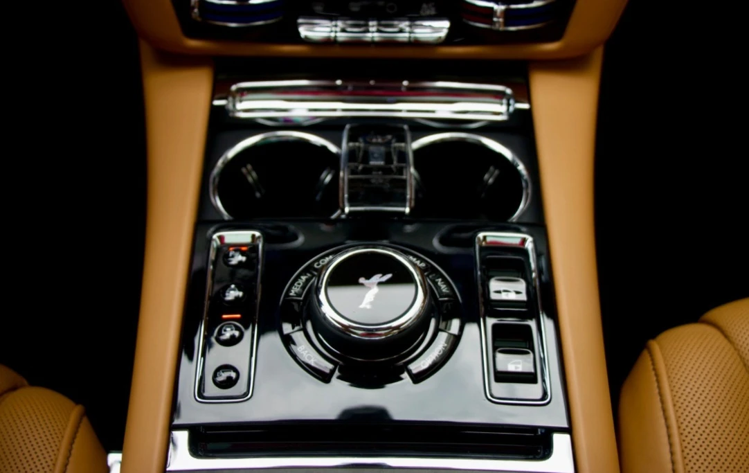 Rolls-Royce Ghost  - изображение 7