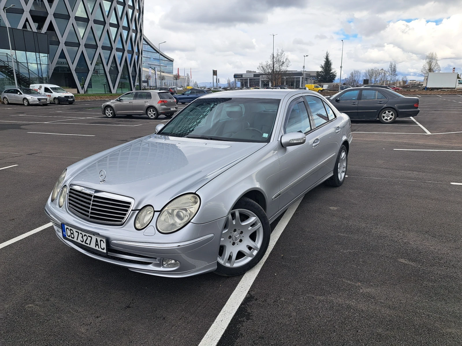 Mercedes-Benz E 270 CDI AVANGARDE : FULL 