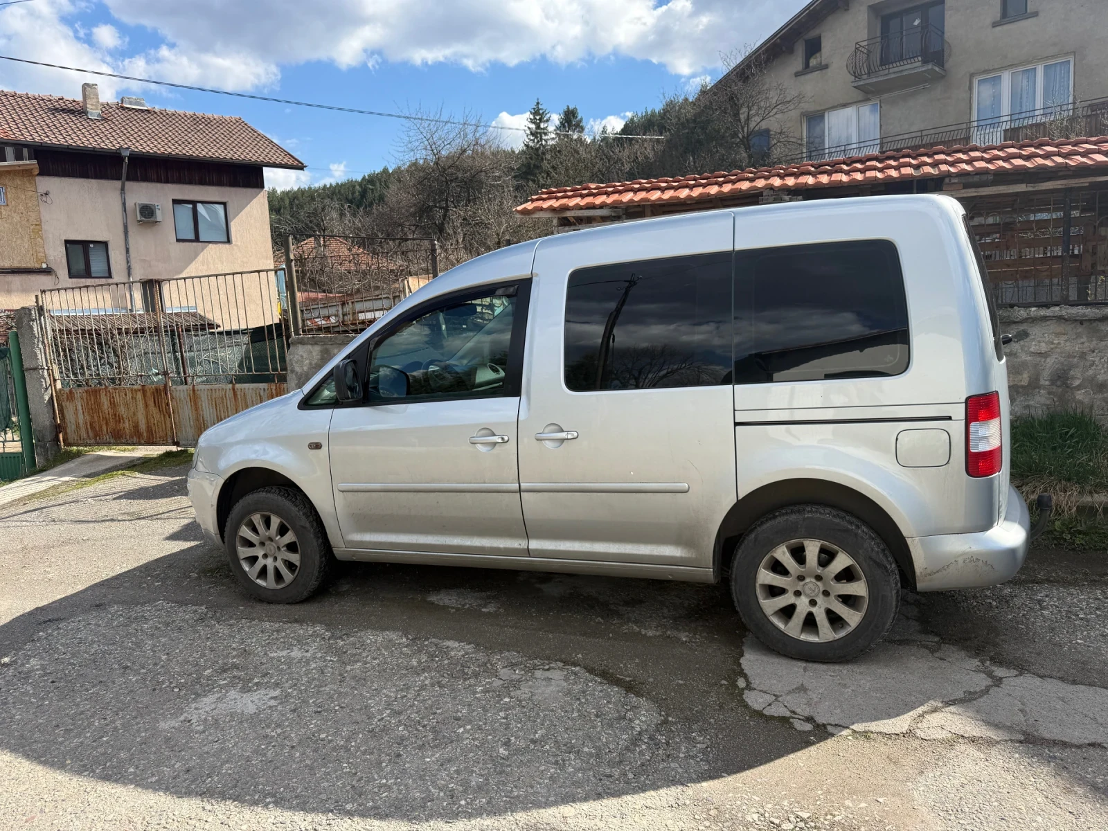 VW Caddy, снимка 2 - Автомобили и джипове - 54102222