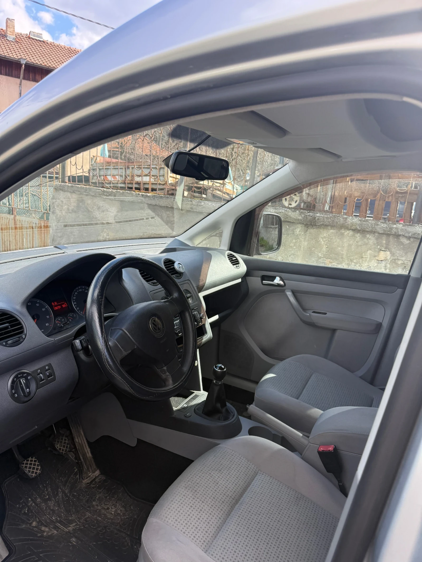 VW Caddy, снимка 6 - Автомобили и джипове - 54102222