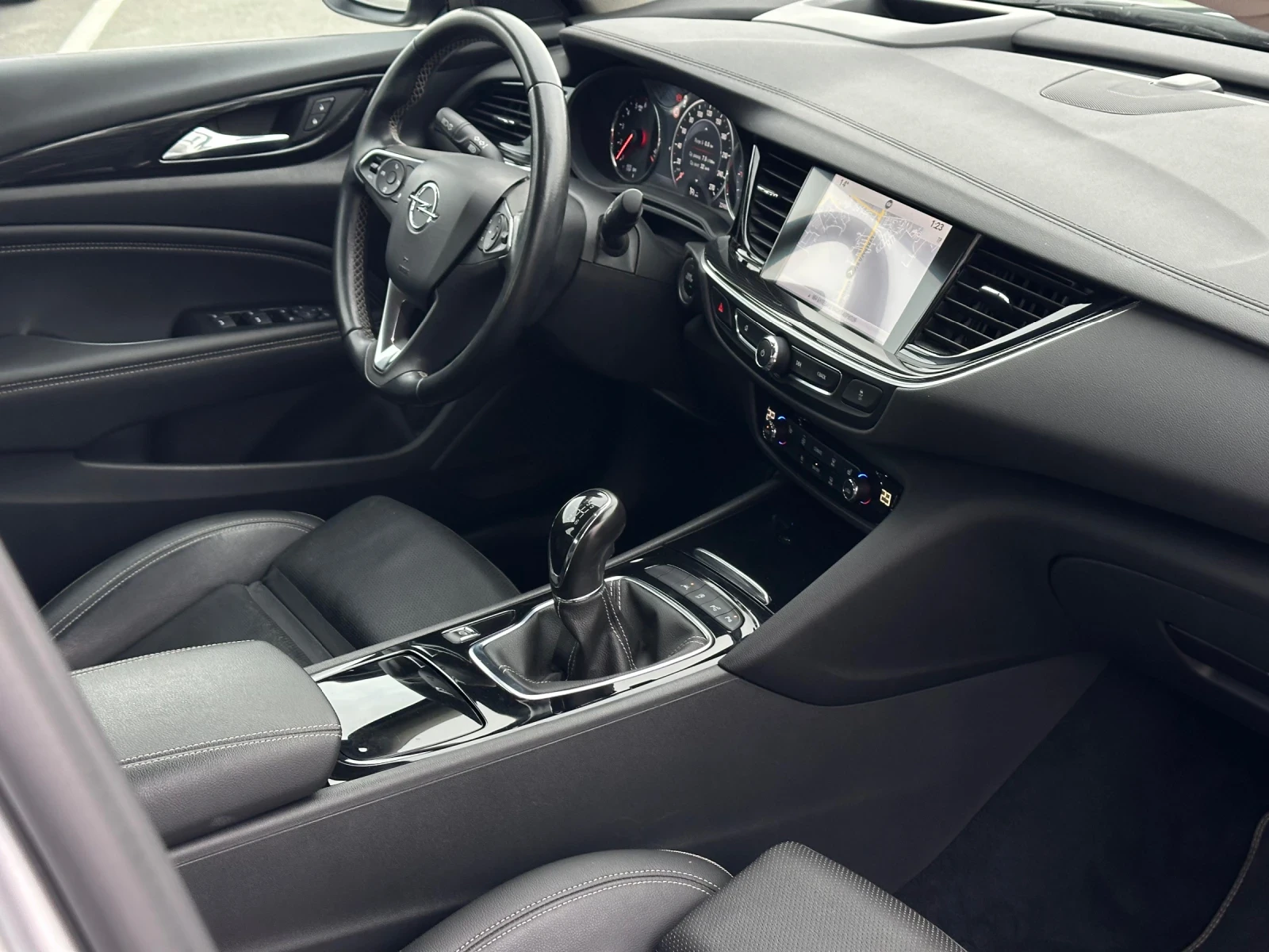 Opel Insignia 2.0 CDTI 170hp| GrandSport| HeadUp| Matrix, снимка 17 - Автомобили и джипове - 54151479