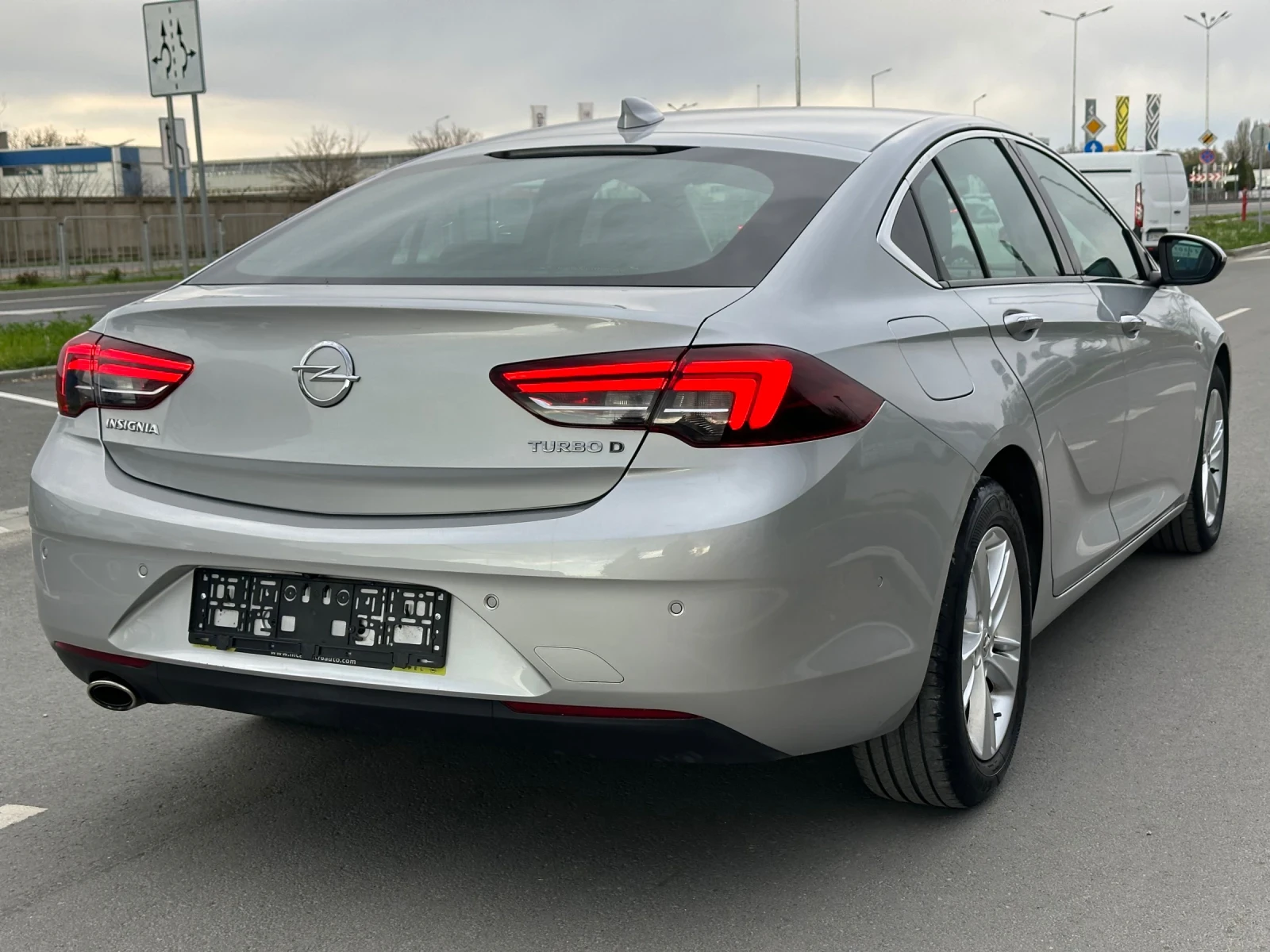 Opel Insignia 2.0 CDTI 170hp| GrandSport| HeadUp| Matrix, снимка 6 - Автомобили и джипове - 54151479