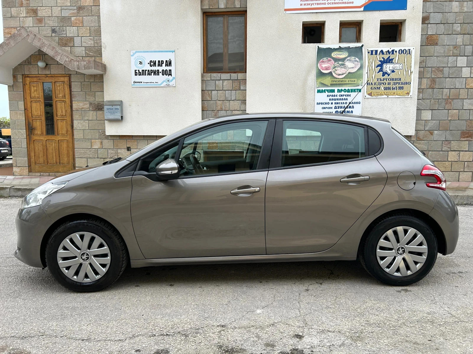 Peugeot 208 1.4HDI НАВИГАЦИЯ, снимка 4 - Автомобили и джипове - 54486502