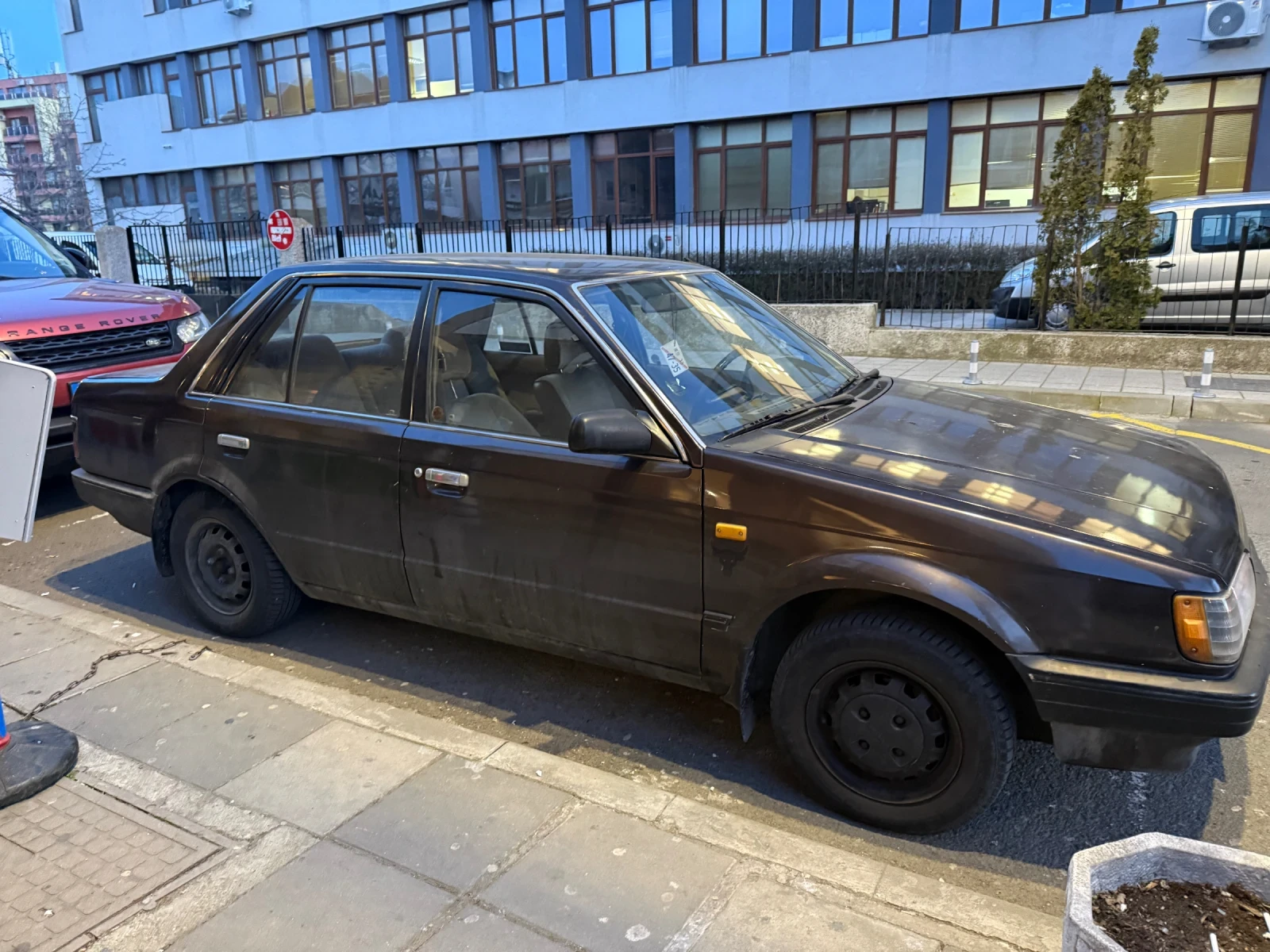 Mazda 323 1.7 D, снимка 5 - Автомобили и джипове - 54781265