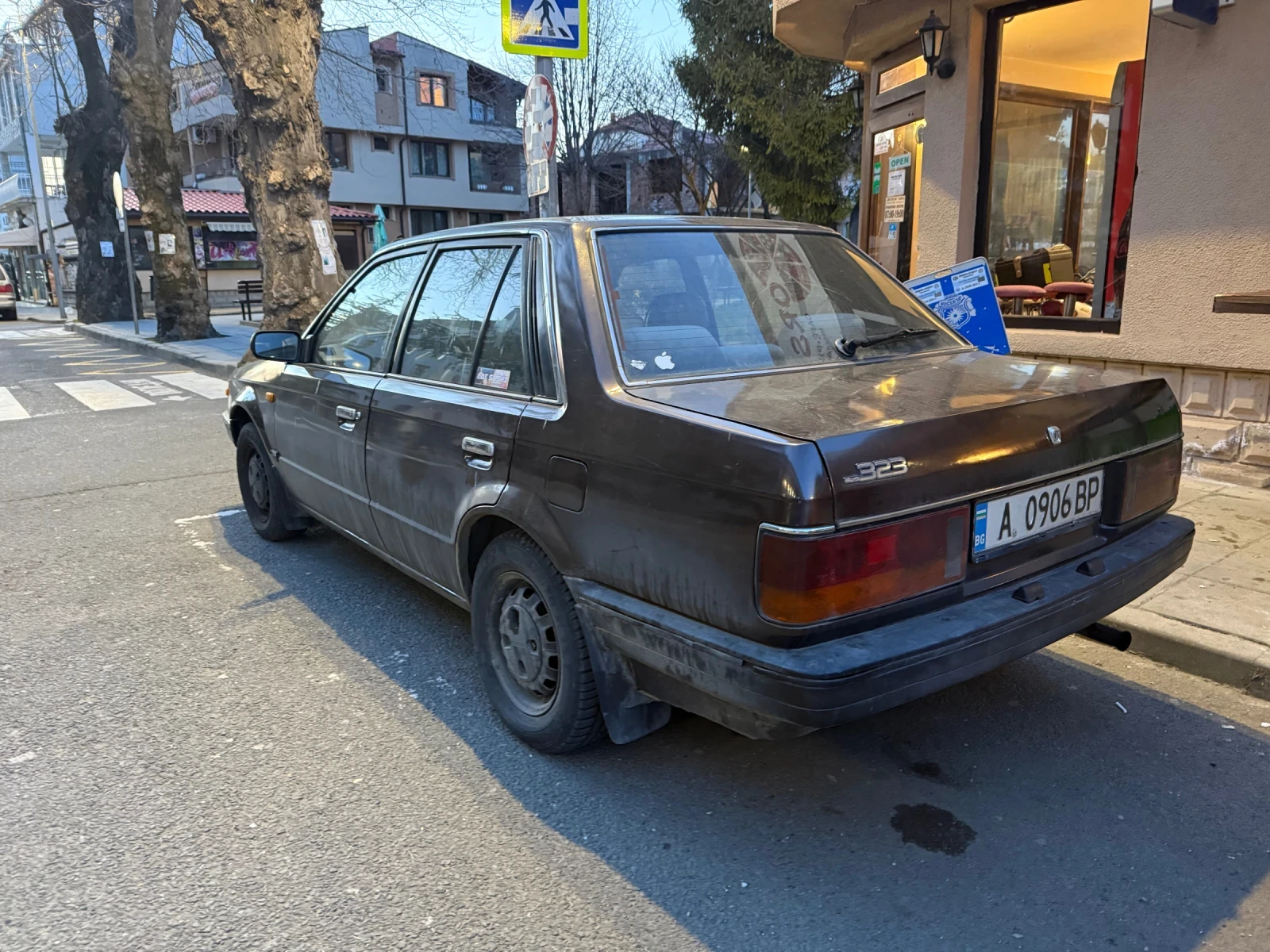 Mazda 323 1.7 D, снимка 3 - Автомобили и джипове - 54781265