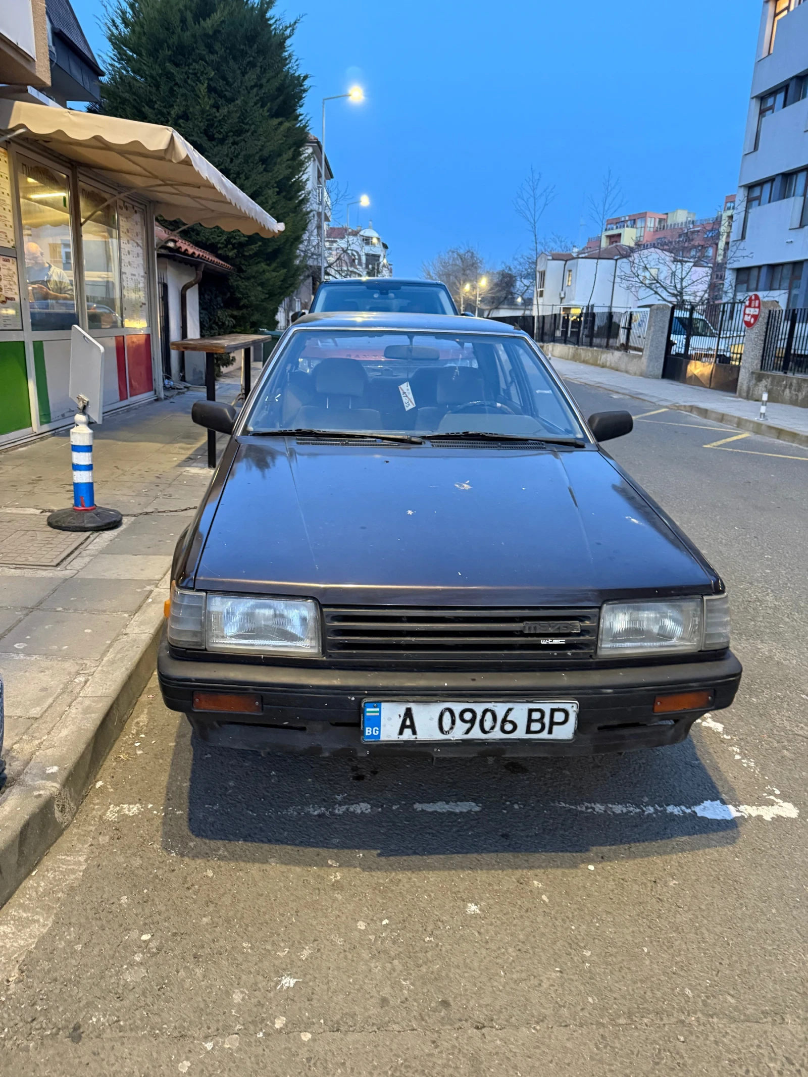 Mazda 323 1.7 D, снимка 4 - Автомобили и джипове - 54781265